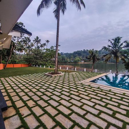 Fragrant Nature Backwater Resort & Ayurveda Spa Kollam Exteriör bild