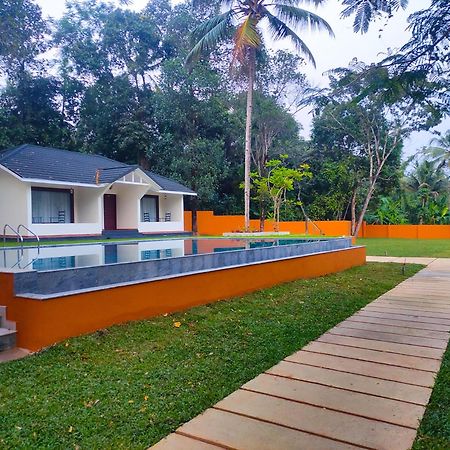 Fragrant Nature Backwater Resort & Ayurveda Spa Kollam Exteriör bild