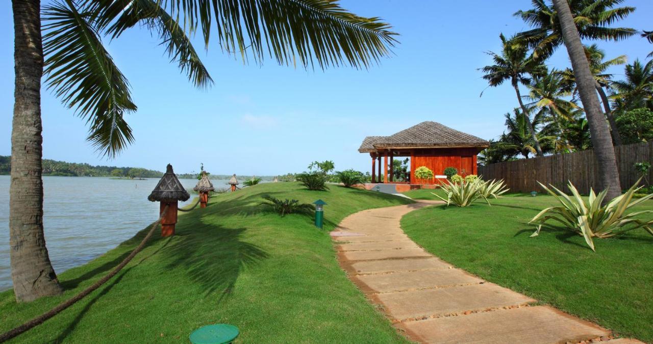 Fragrant Nature Backwater Resort & Ayurveda Spa Kollam Exteriör bild