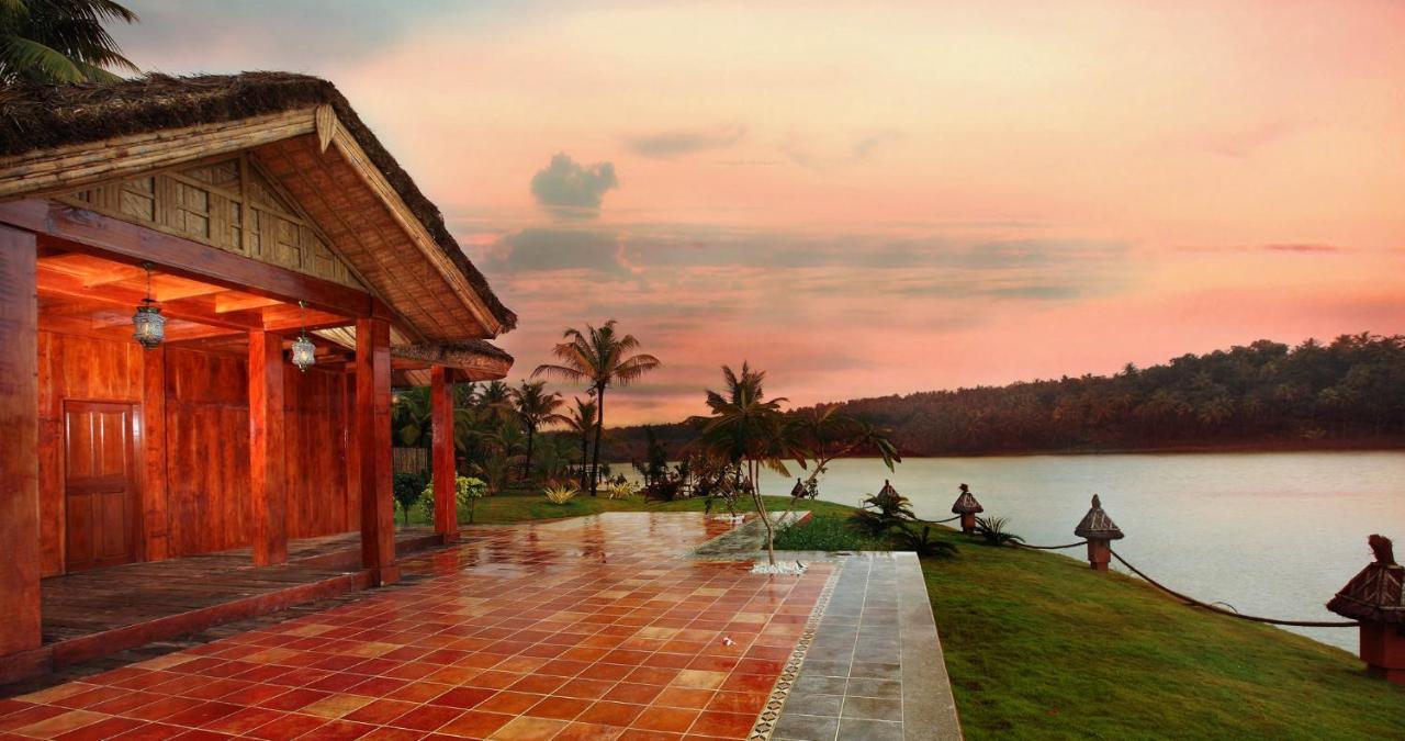 Fragrant Nature Backwater Resort & Ayurveda Spa Kollam Exteriör bild