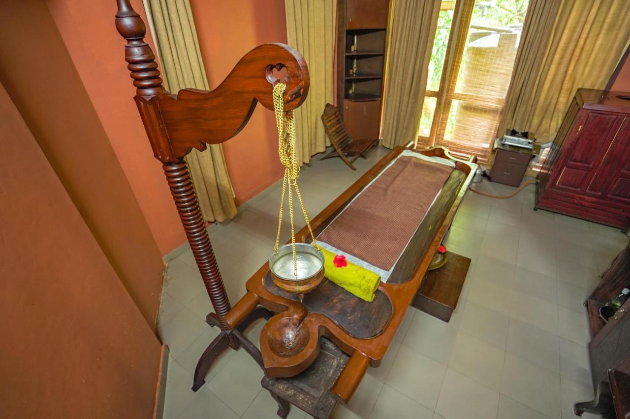 Fragrant Nature Backwater Resort & Ayurveda Spa Kollam Exteriör bild