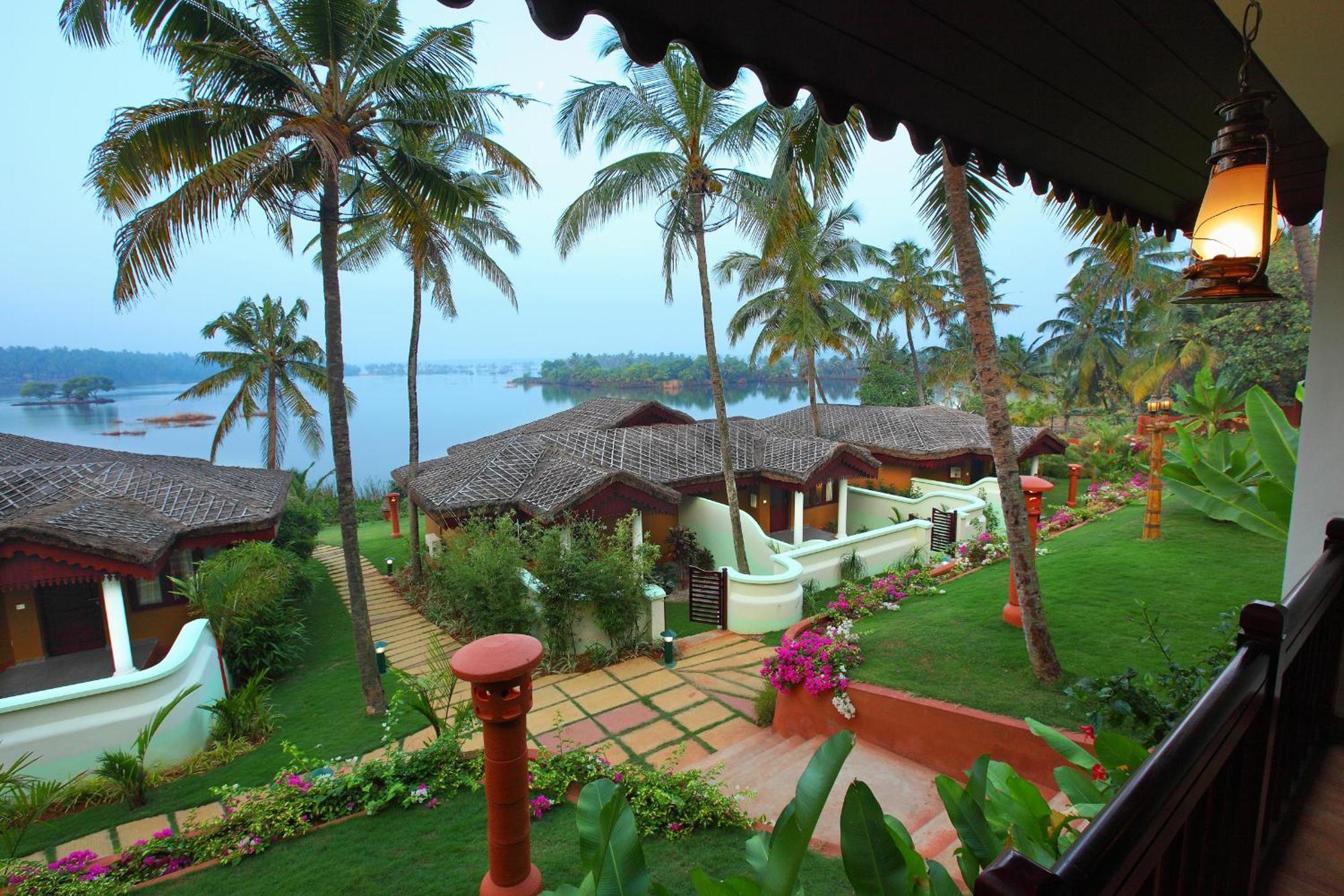Fragrant Nature Backwater Resort & Ayurveda Spa Kollam Rum bild