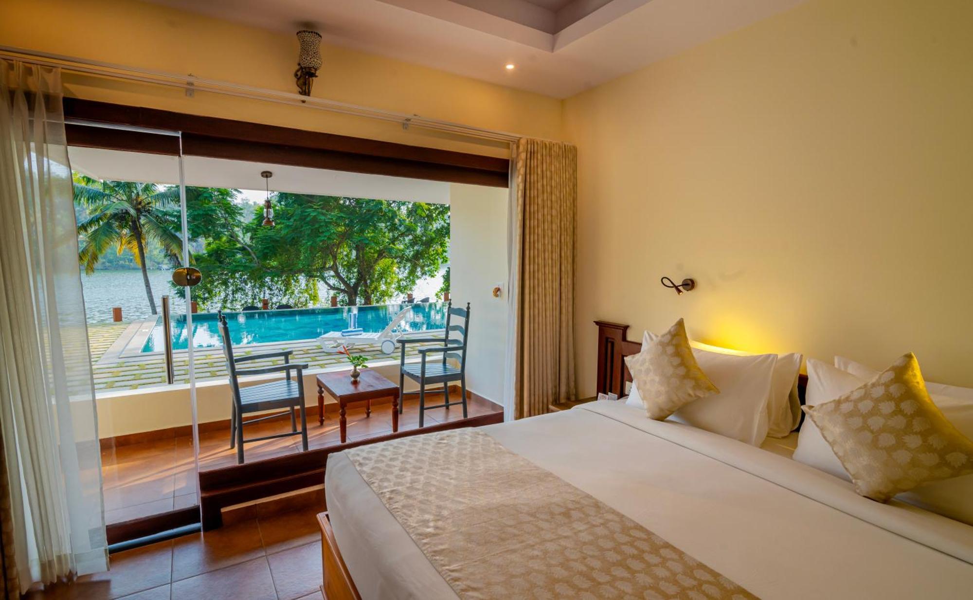 Fragrant Nature Backwater Resort & Ayurveda Spa Kollam Exteriör bild