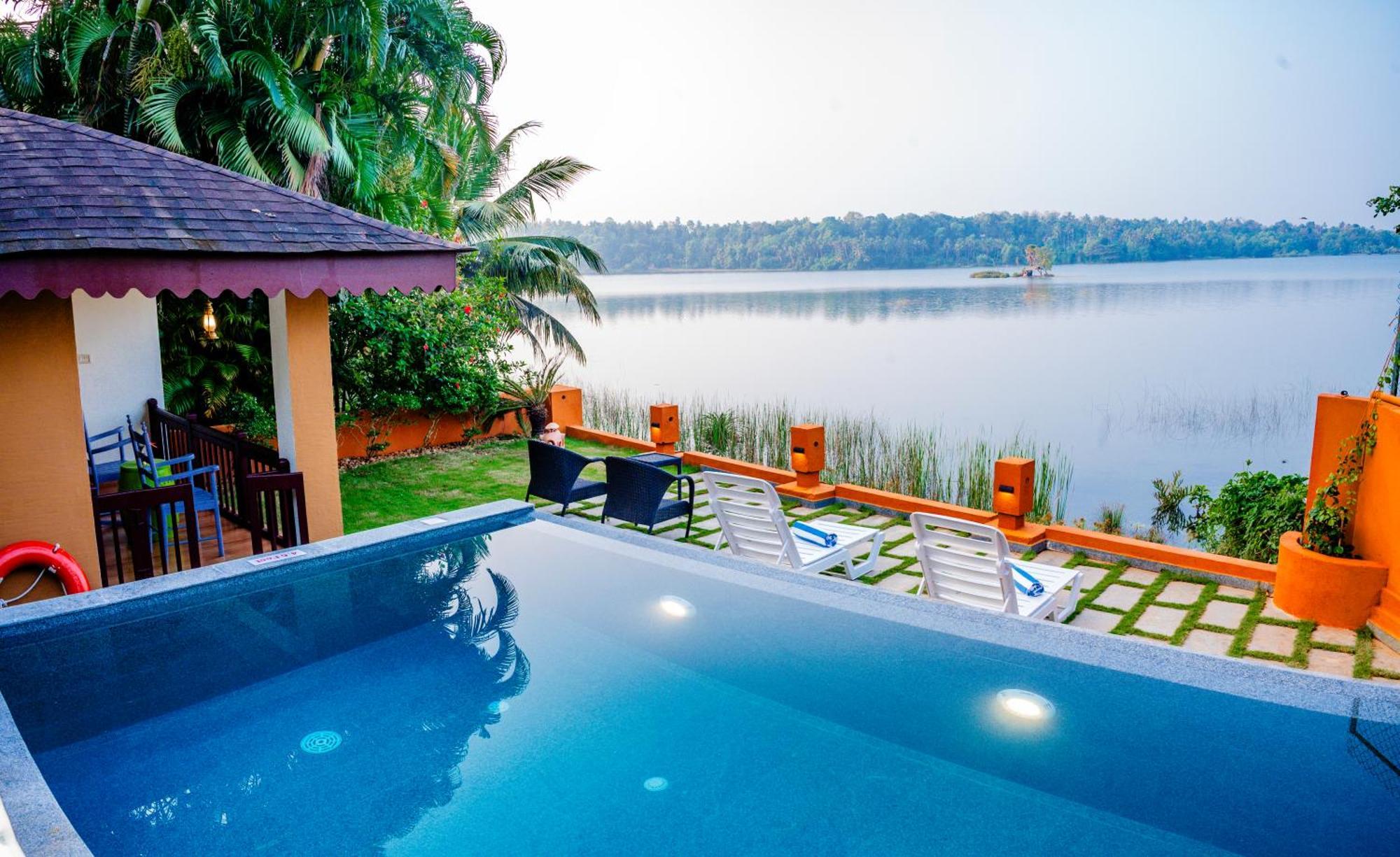 Fragrant Nature Backwater Resort & Ayurveda Spa Kollam Exteriör bild