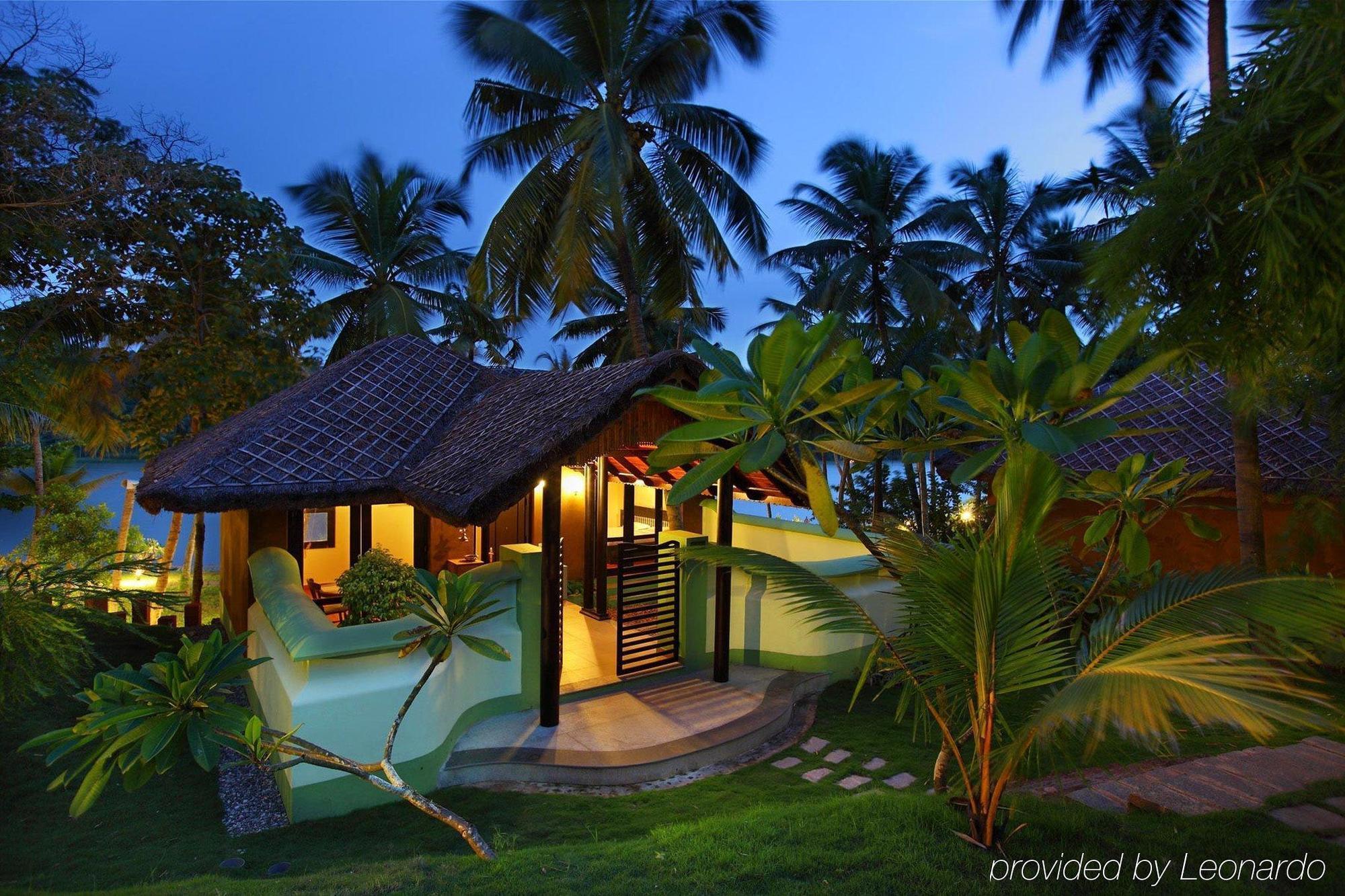 Fragrant Nature Backwater Resort & Ayurveda Spa Kollam Exteriör bild