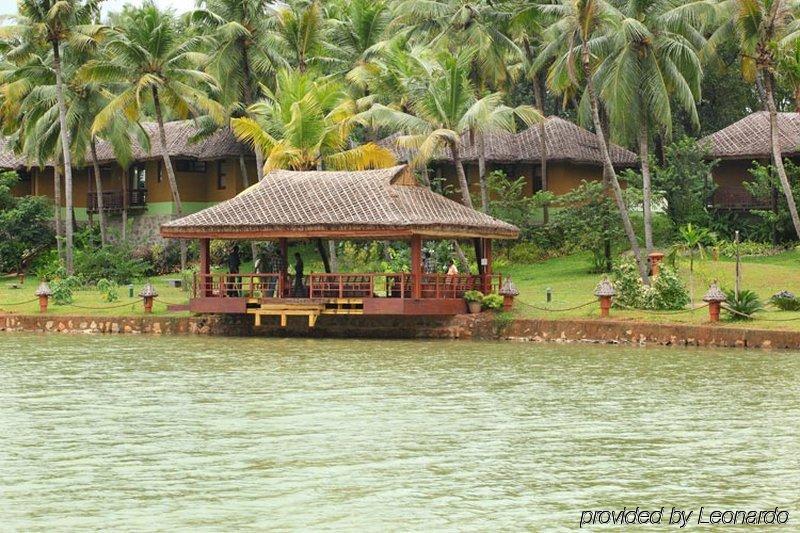 Fragrant Nature Backwater Resort & Ayurveda Spa Kollam Exteriör bild